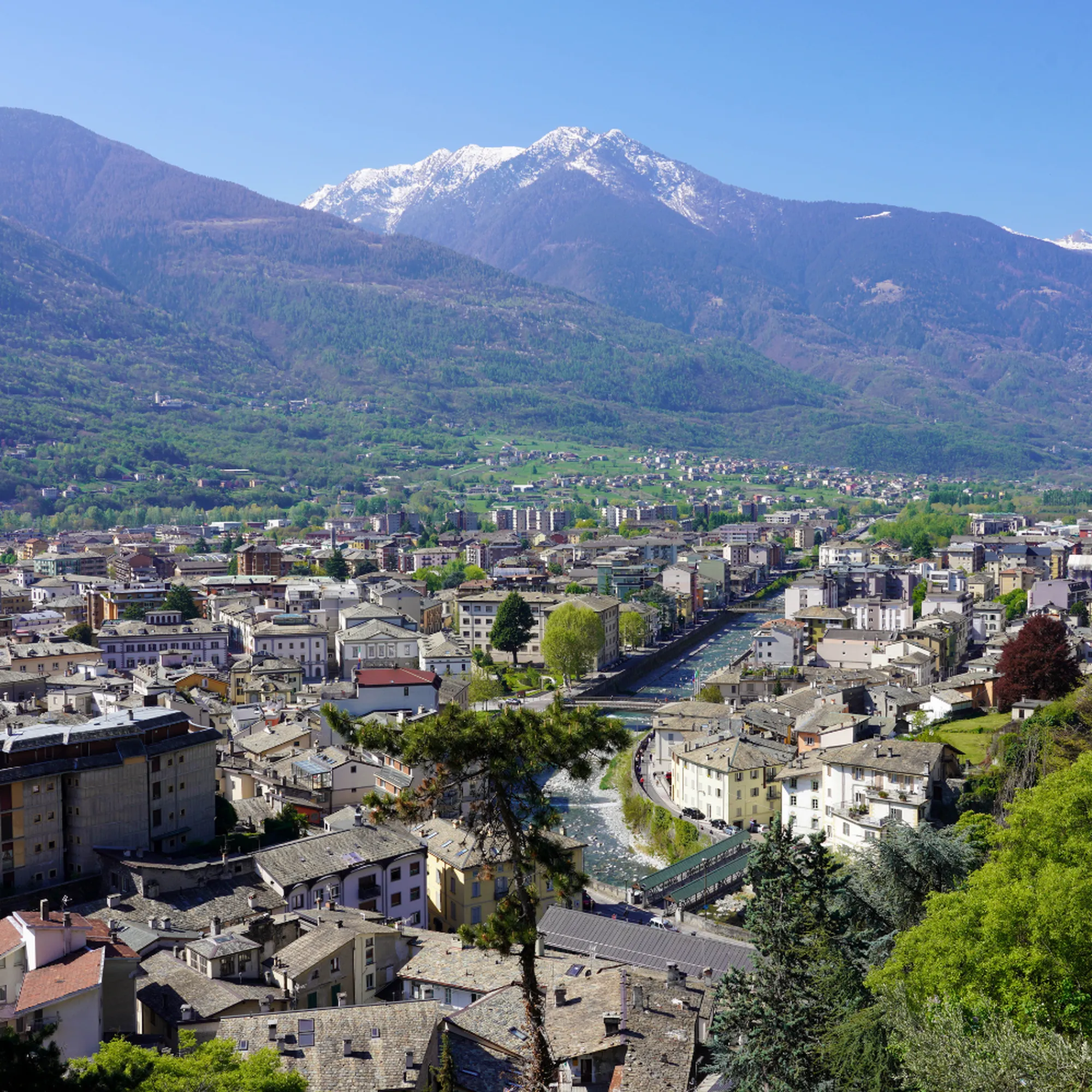 Sondrio is the ideal destination for holiday in Valtellina.